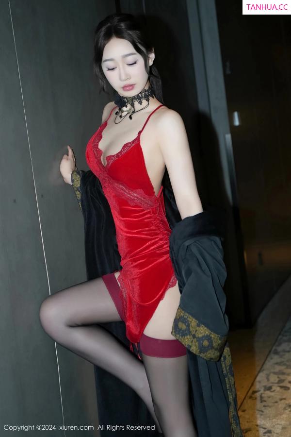   [XiuRen]高清写真图 2024.05.16 No.8547 软糖爱喝奶 黑丝美腿第22张图片